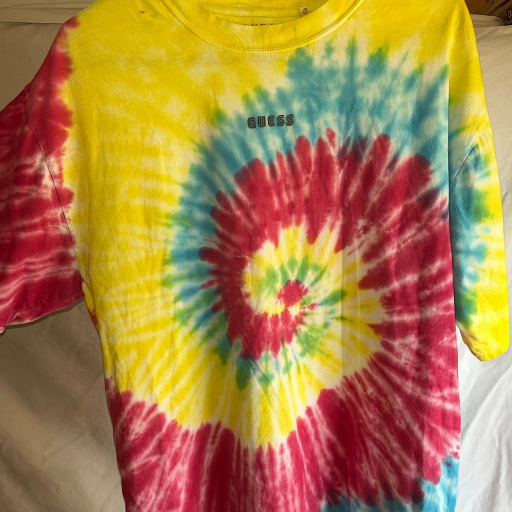 Tie Dye Guess tshirt men’s M/L, super soft 100% cotton